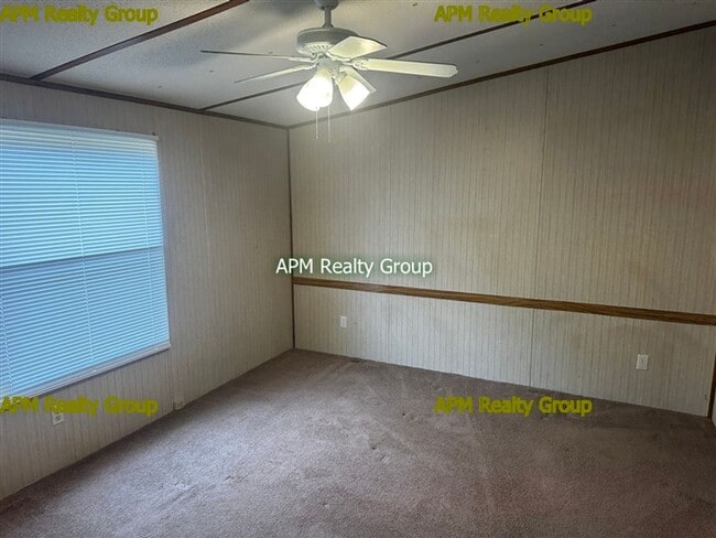 Building Photo - Private Country Feel Close to Downtown
