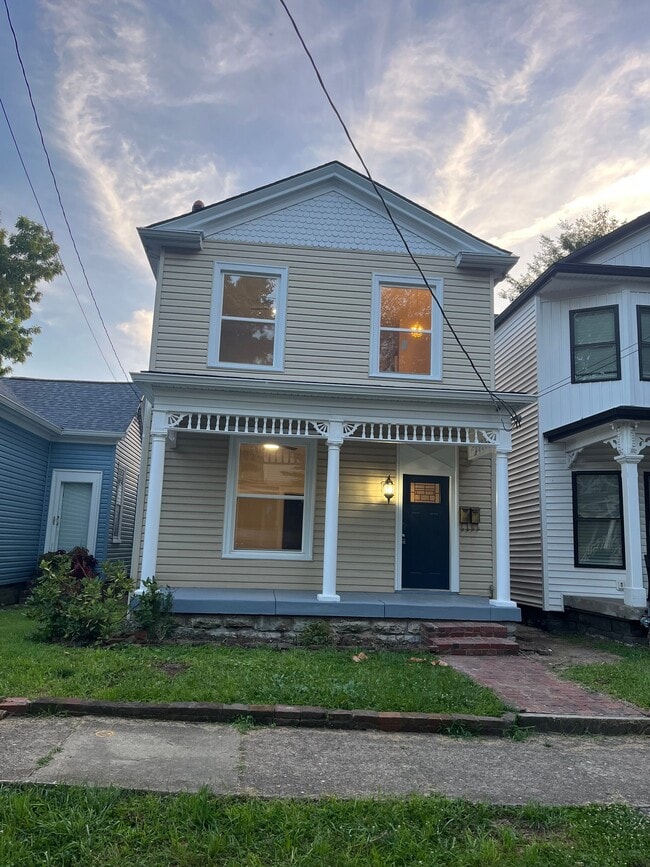 Building Photo - 114 S Bayly Ave