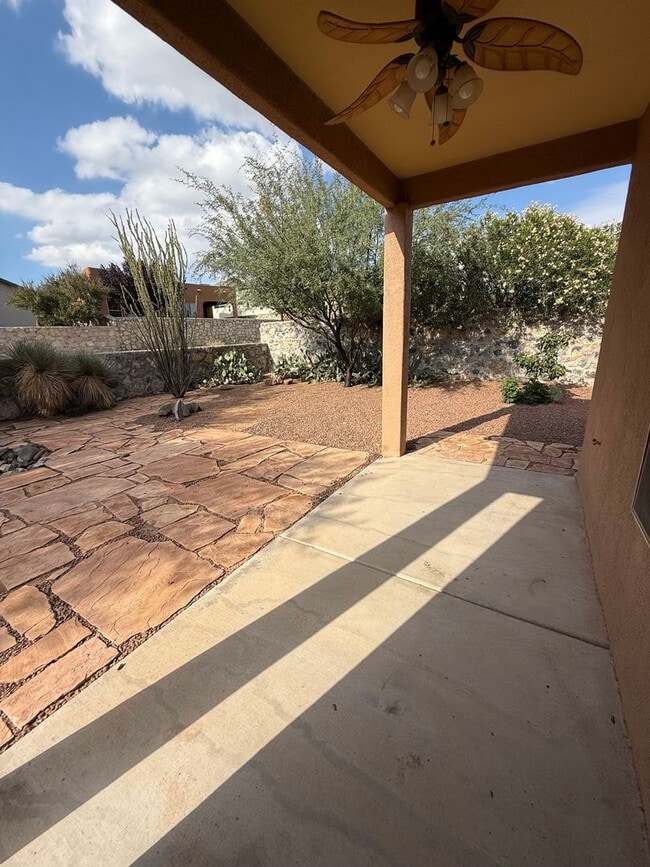 Building Photo - Beautiful 3 Bedroom Home! Available Now!