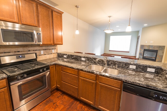 Building Photo - Renton 3 bed Townhouse for Rent