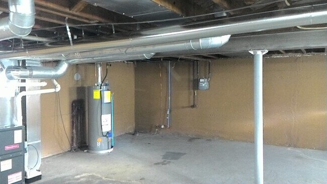 Building Photo - DAYTON, OH - SINGLE HOME - 2 BED, 1 BATH - $825