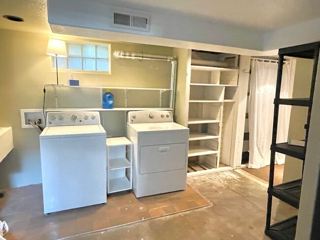 Building Photo - Woodstock area, 1 bedroom, 1 bath with finished basement