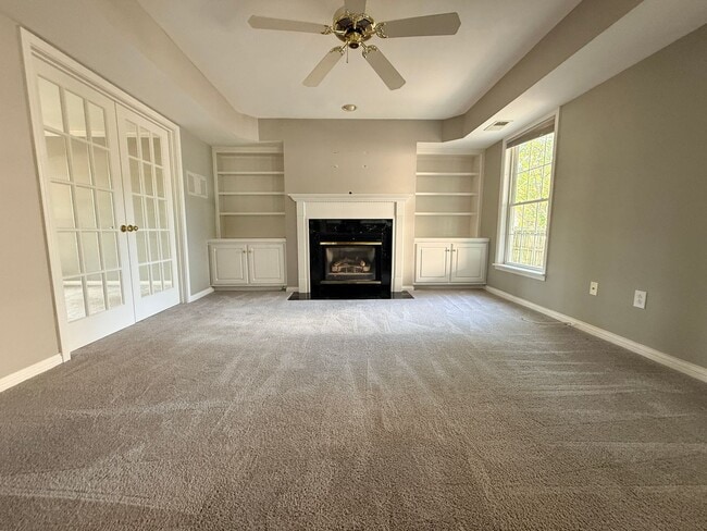 Building Photo - Spacious 4 Bed 2.5 Bath In Lexington!