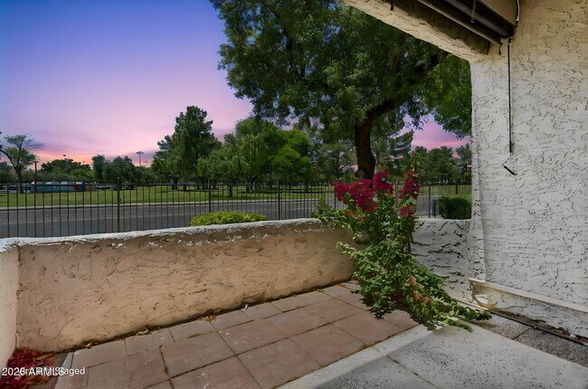 Building Photo - 4444 E Paradise Ln