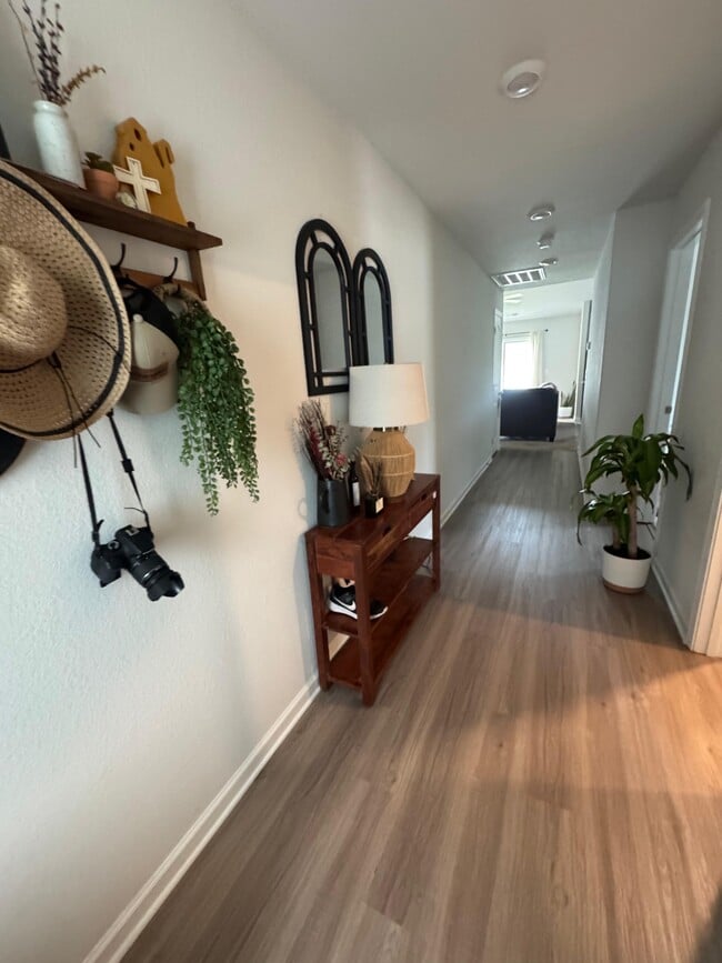 Building Photo - 1904 SW 10th Ct