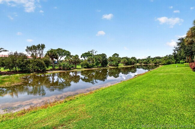 Building Photo - 12418 Crystal Pointe Dr