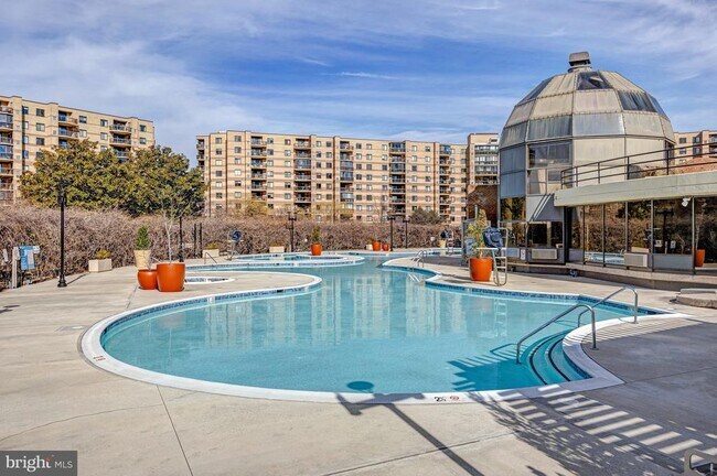 Building Photo - 8360 Greensboro Dr