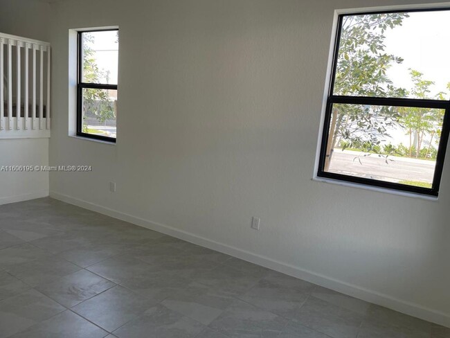 Building Photo - 212 SW 159th Terrace
