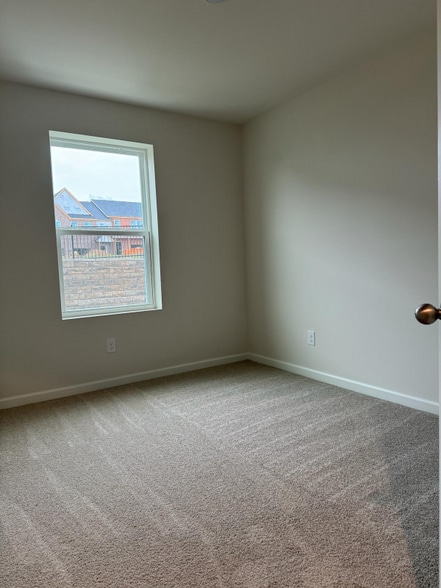 Building Photo - 5074 Dayflower Dr