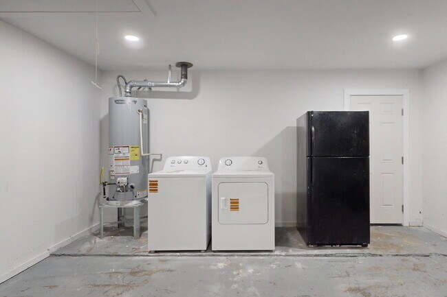 Building Photo - 3/2 Move-In Ready with Washer, Dryer, Refrigerator & Lawn Care Included!