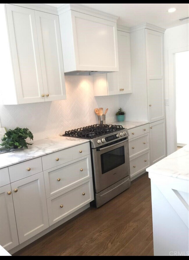 Building Photo - 5409 W 138th Plz