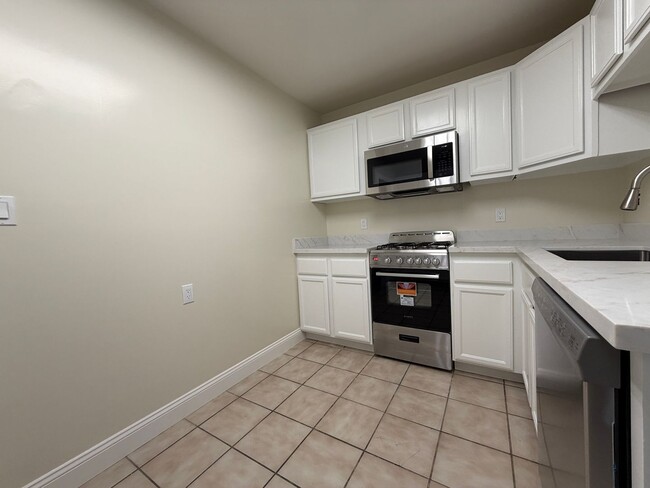 Building Photo - 571 Minna St