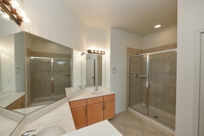 Building Photo - 3658 Parkridge Cir