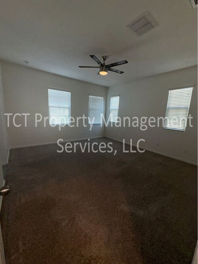 Building Photo - Beautifully maintained home in gated Layton Lakes