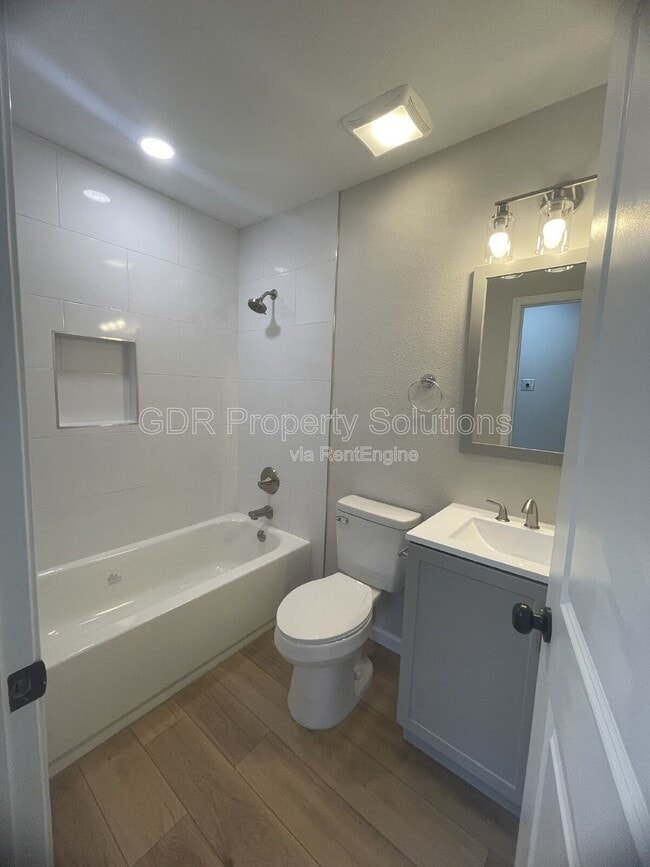 Building Photo - 4733 Platinum Dr NE