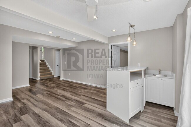 Building Photo - 1229 E 18th St