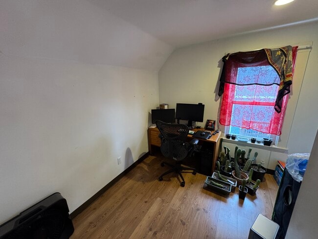 Building Photo - 7 Jay St