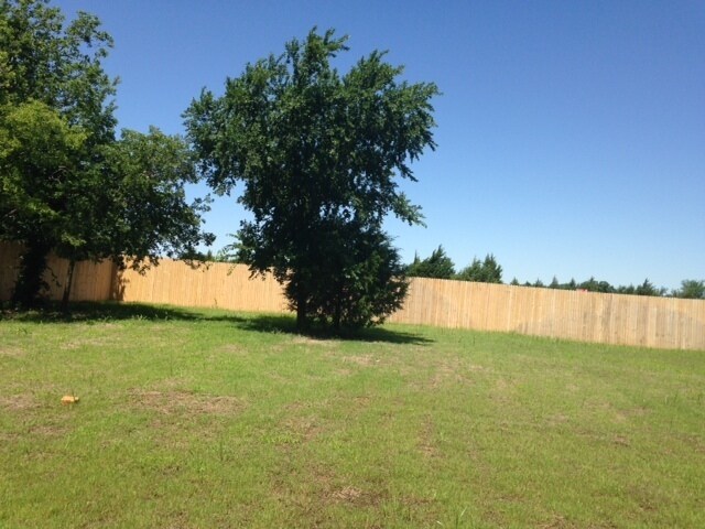 Building Photo - Edmond Schools + Kelly Lake Estates + 4 bedrooms + Community Pool