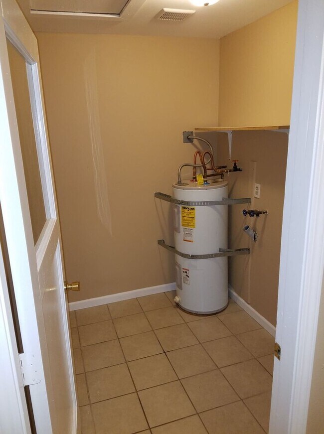 Building Photo - O24