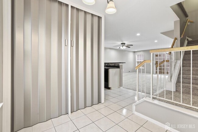 Building Photo - 1707 Ridgeview Ct