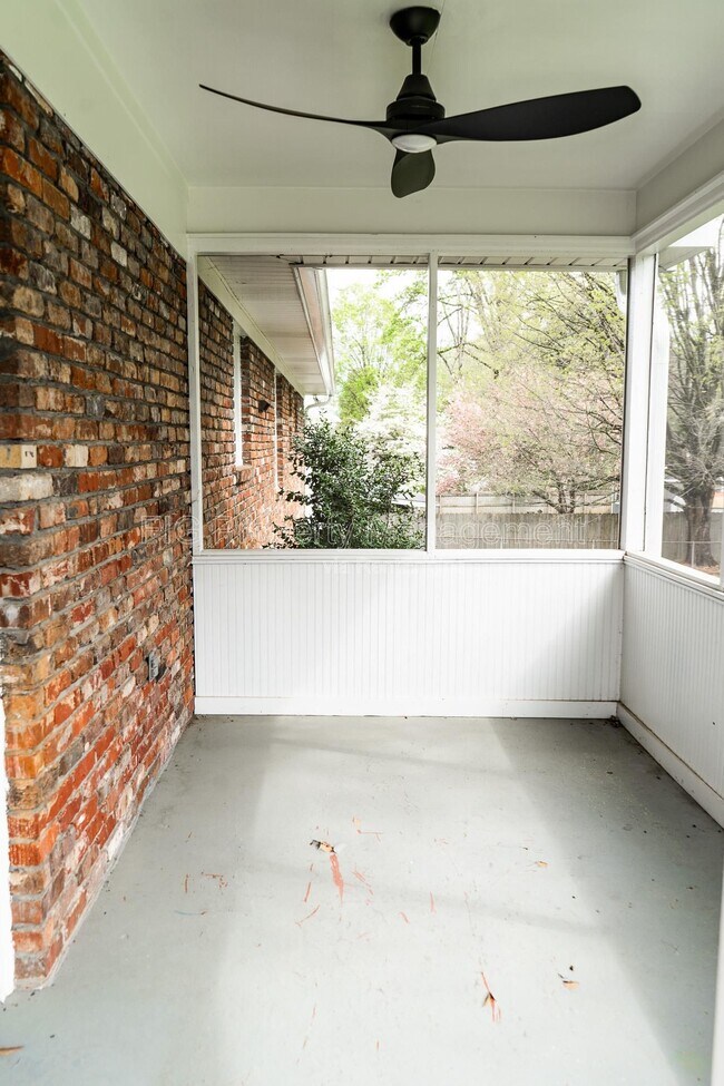 Building Photo - 4200 Crestfield Rd