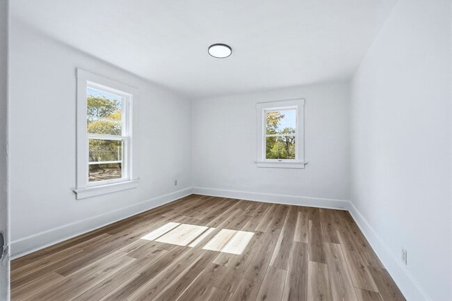 Building Photo - NEW 4-Bed Home with Modern Updates & Extra...