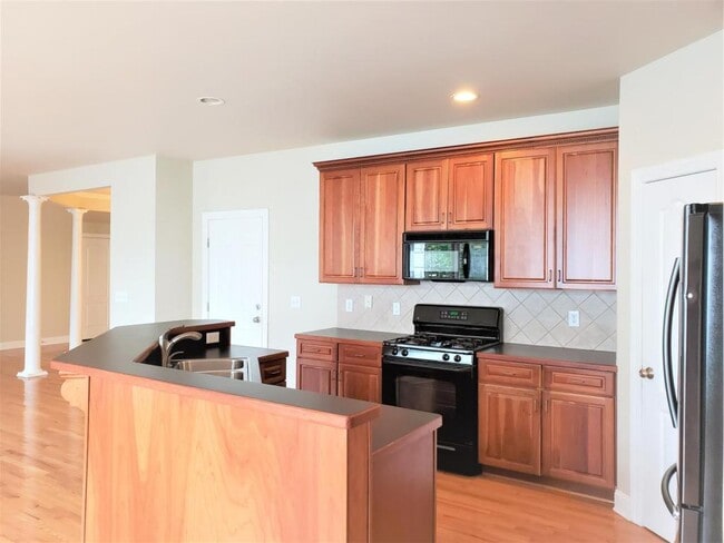 Building Photo - 102 Alden Village Ct