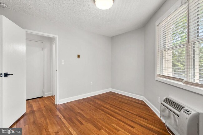Building Photo - 7630 Tomlinson Ave