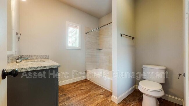Building Photo - 203 Brentwood Dr E