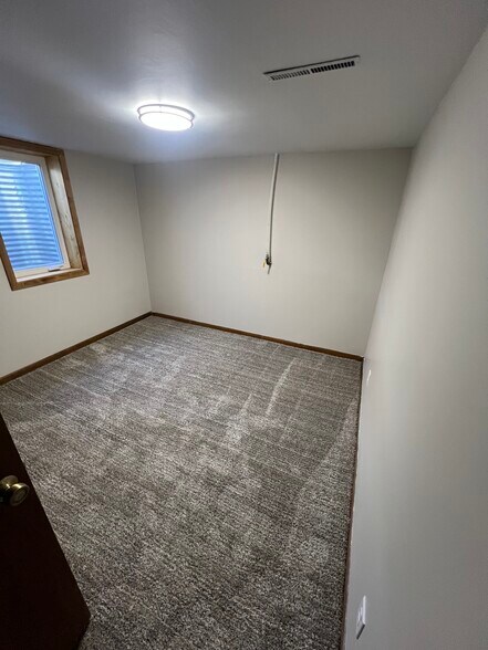 Building Photo - 433 S Ridge Rd