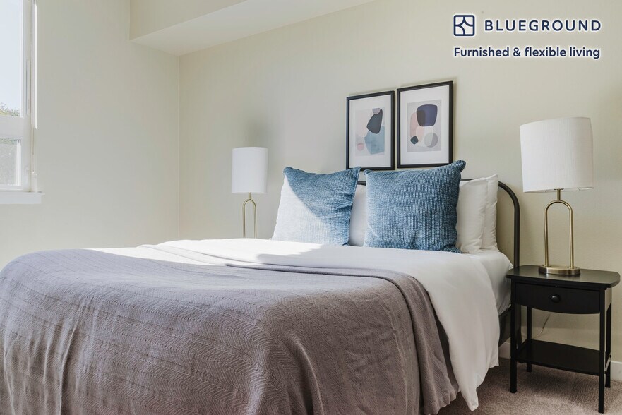 Building Photo - 13403 Newcastle Commons Dr