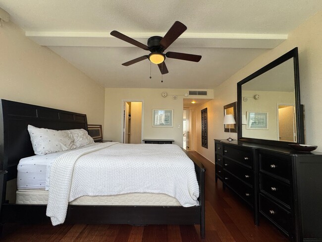 Building Photo - Spacious 2 Bed/2 Bath/2 Lanai Furnished Penthouse Unit at Kaiolu Sunrise