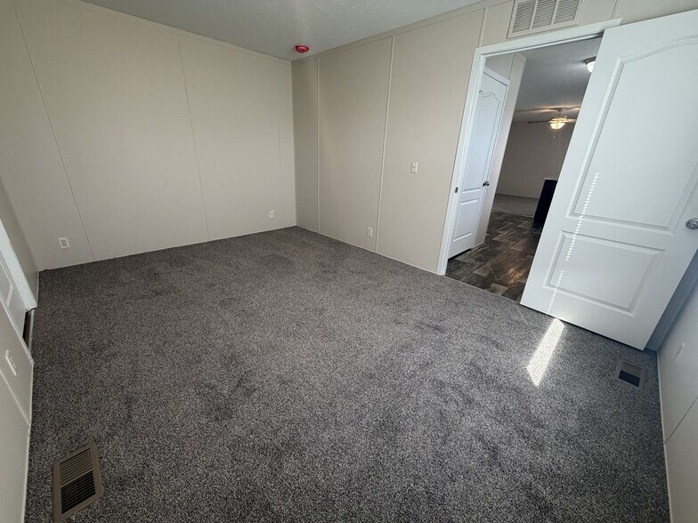 Building Photo - 38052 Johannes Dr