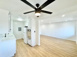 Building Photo - 14807 Normandie Ave