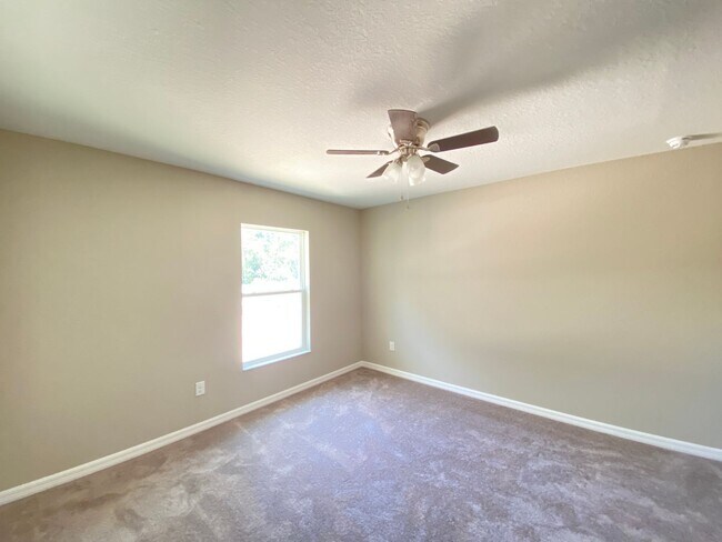 Building Photo - NEW CONSTRUCTION - Desirable SW Ocala Neighborhood 3/2/2 *WON'T LAST*