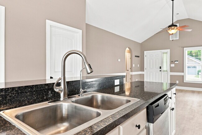 Building Photo - 2517 Sawgrass Dr