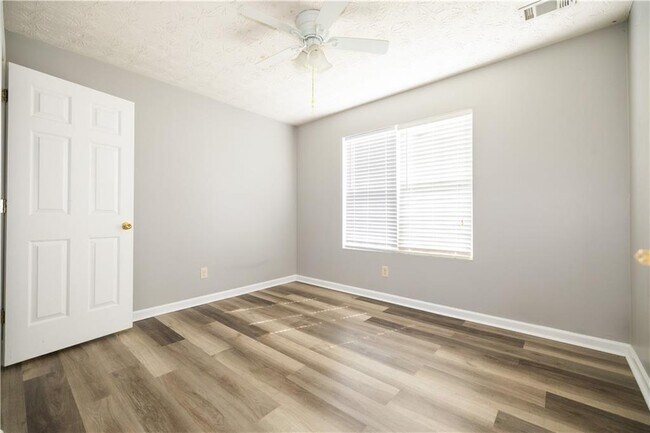 Building Photo - 599 Rivulett Ct