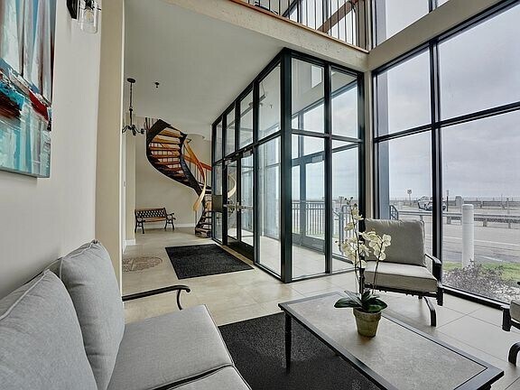 Building Photo - 493 Ocean Blvd