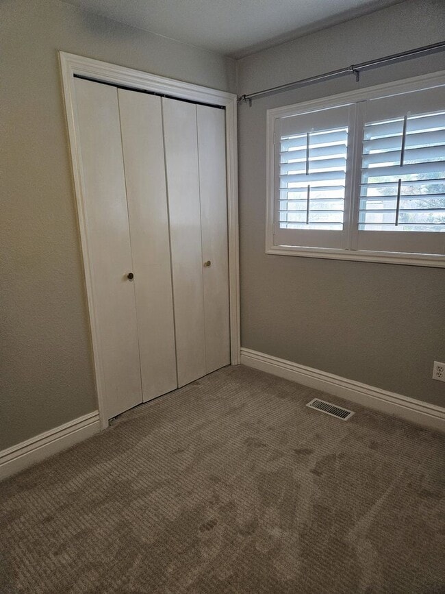 Building Photo - Wonderful townhome for rent in Nampa.  Near Lake Lowell.