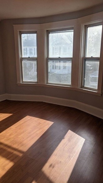 Building Photo - 137 Cedar St