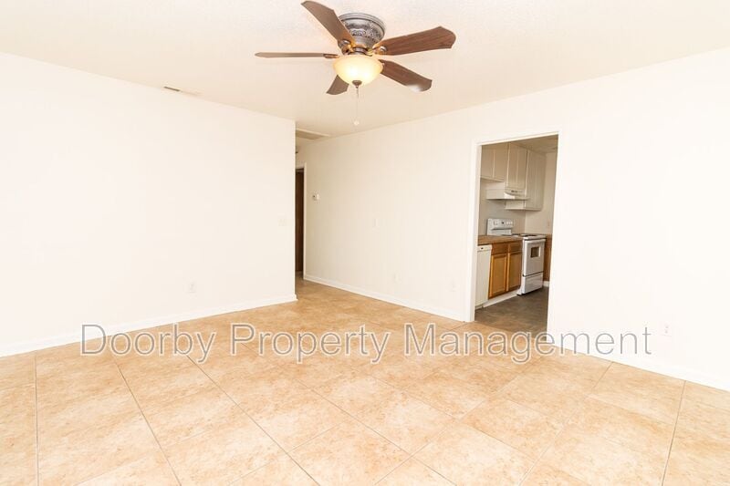 Building Photo - 1809 N Hawthorne St