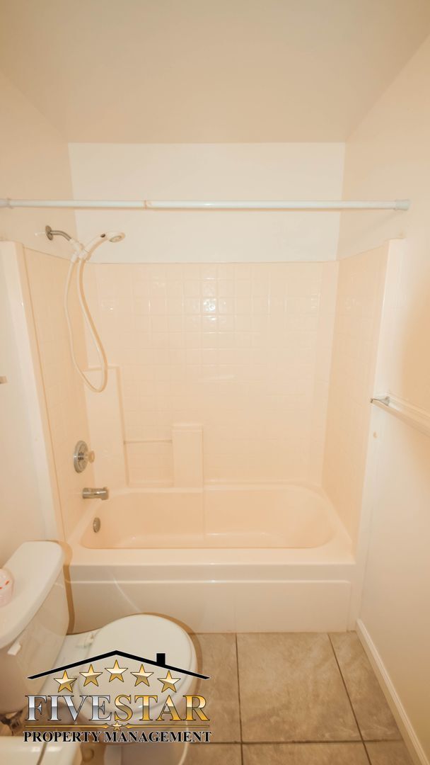 Building Photo - 5311 Sunbird Ct