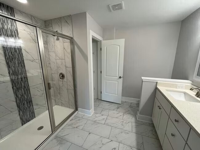 Building Photo - 1040 McLain Rd