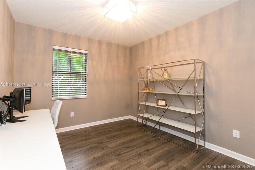 Building Photo - 12160 Village Pl