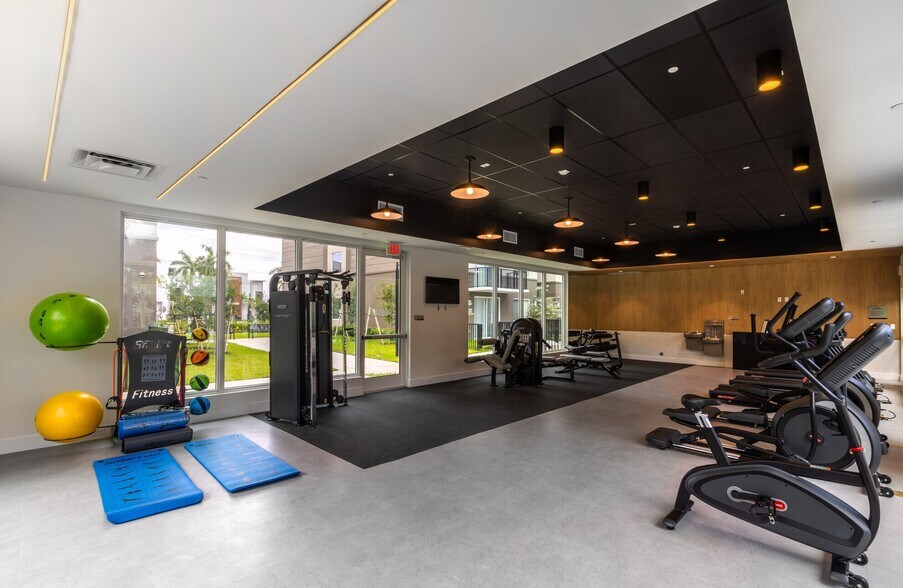 Building Photo - 375 N Biscayne River Dr