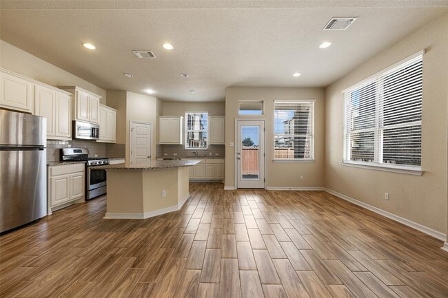 Building Photo - 2202 Dillon Pond Ln