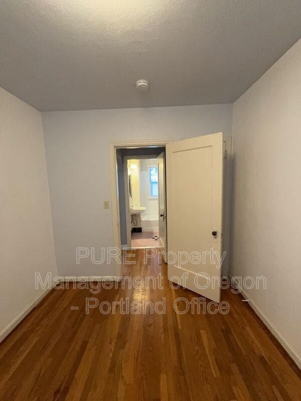 Building Photo - 715 NE 20th Ave