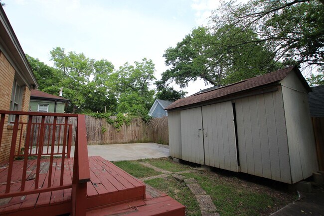 Building Photo - 3 Bedroom, 1.5 Bath Home in Central Tyler!
