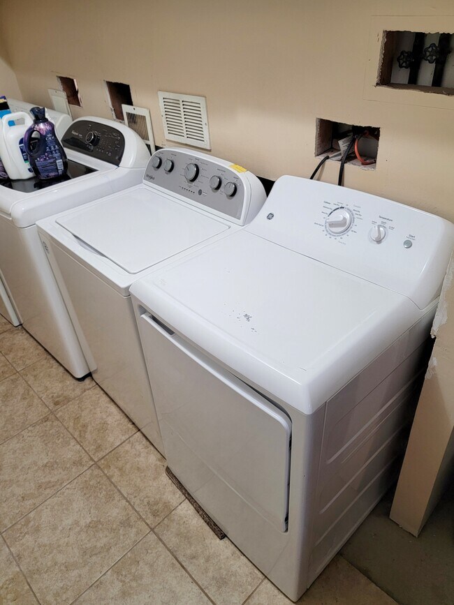 Washer Dryer - 61 Cherry St