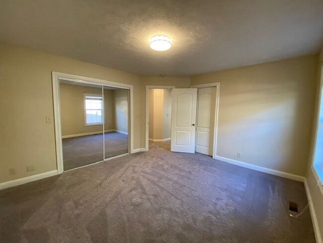 Building Photo - 5117 S Nettleton Ave